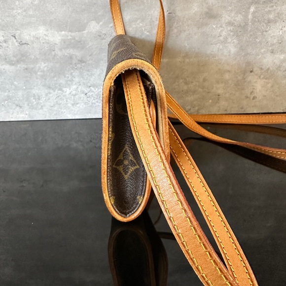 Authentic Louis Vuitton Pochette Twin PM - Picture 4 of 14